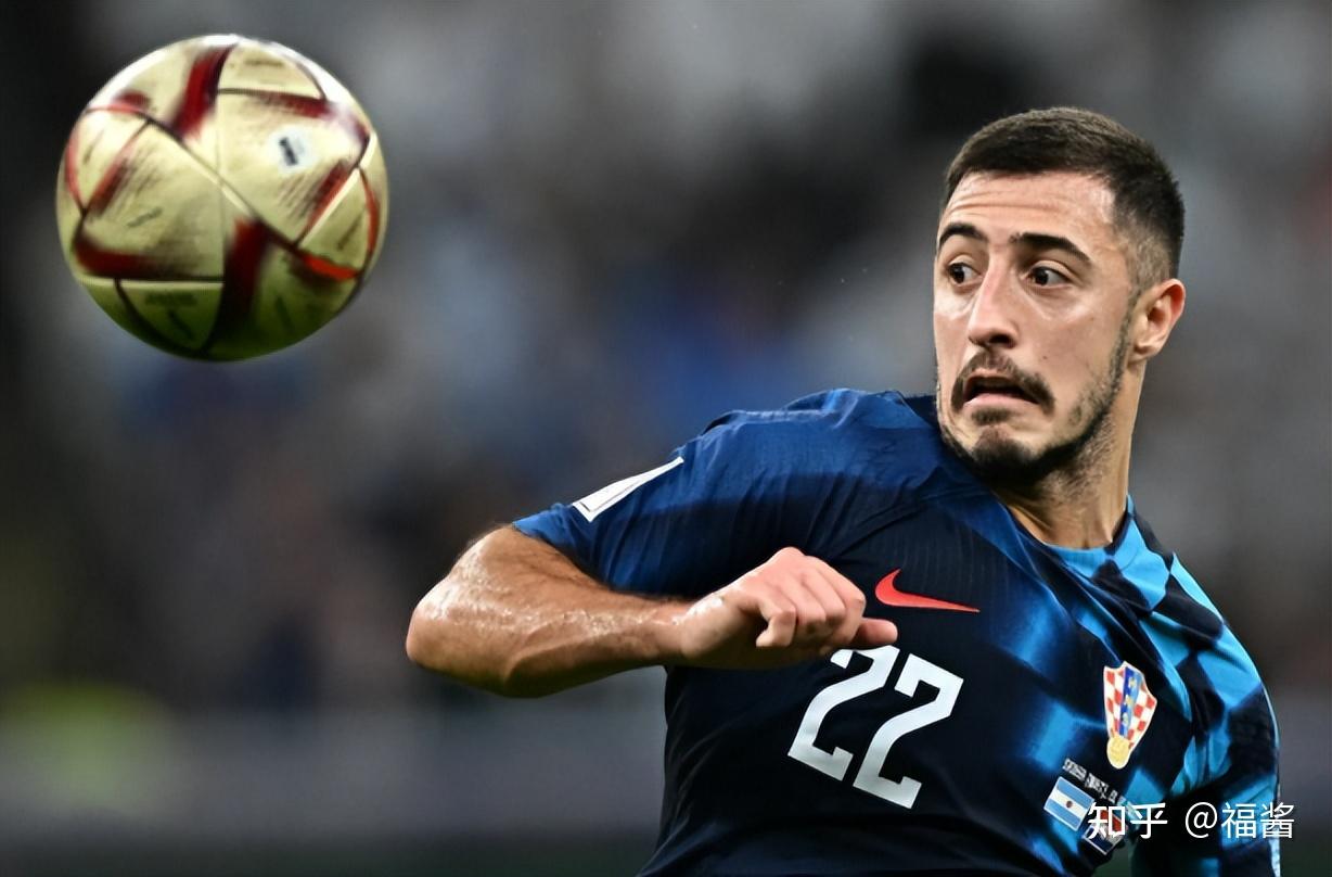 开云网页版-包含今晚巴塞罗那调整名单以备意大利杯，主帅复盘环节打磨，球迷炸锅，训练强度明显提升的词条